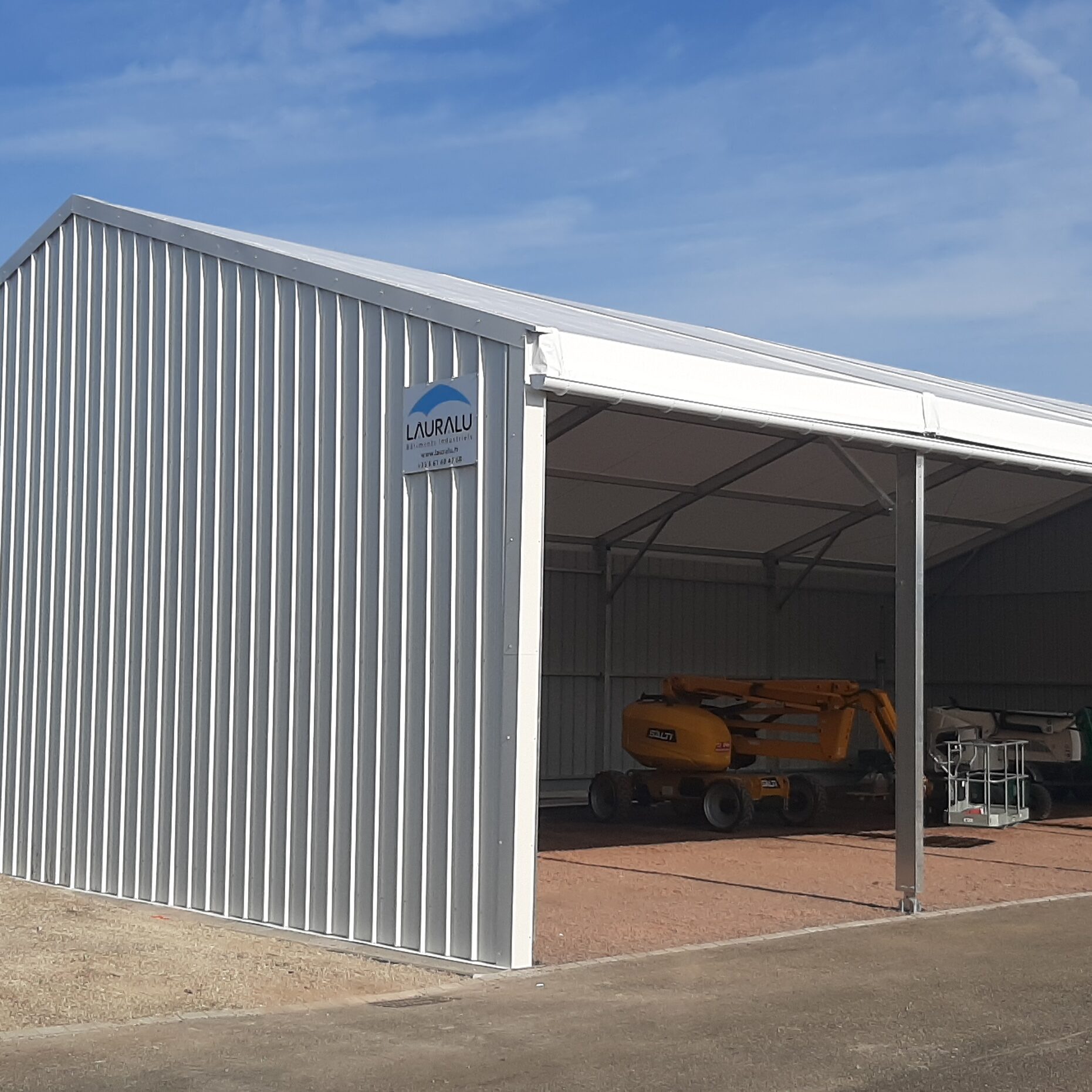 Hangar de stockage industriel